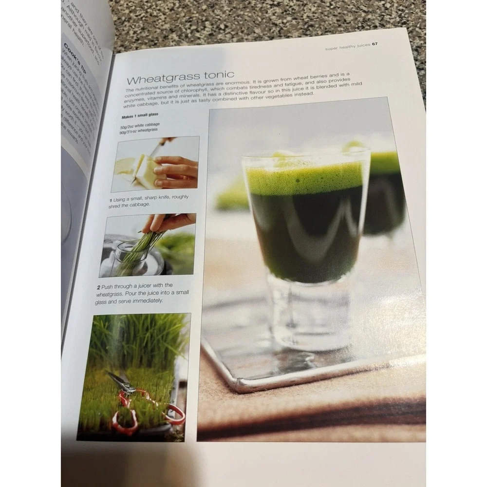 JUICES & SMOOTHIES By Suzannah J. Farrow Olivier‎ - Hardcover